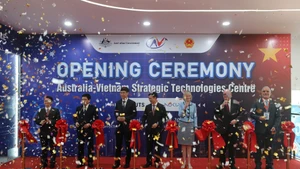Lễ cắt băng khai trương Trung tâm Công nghệ chiến lược Australia-Việt Nam.