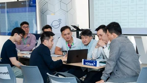 Một startup đang trình bày các giải pháp sáng tạo nhằm giải quyết những bài toán thực tế của doanh nghiệp.
