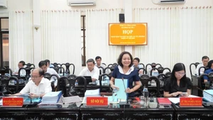 Đại biểu tham dự cuộc họp góp ý văn kiện Đại hội các phường nhiệm kỳ 2025-2030. (Ảnh: HOÀNG TRUNG)