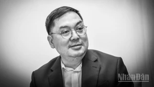 Ông Hoàng Nam Tiến đột ngột qua đời ở tuổi 56.