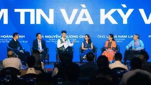 Nghệ sĩ nhân dân Xuân Bắc - Cục trưởng Cục Nghệ thuật biểu diễn điều phối phiên Tọa đàm với chủ đề “Niềm tin và kỳ vọng”.