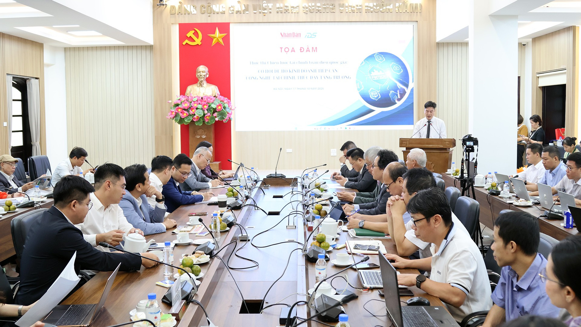 Tọa đàm “Thực thi Chiến lược tài chính toàn diện quốc gia: Cơ hội để hộ kinh doanh tiếp cận công nghệ tài chính, thúc đẩy tăng trưởng”