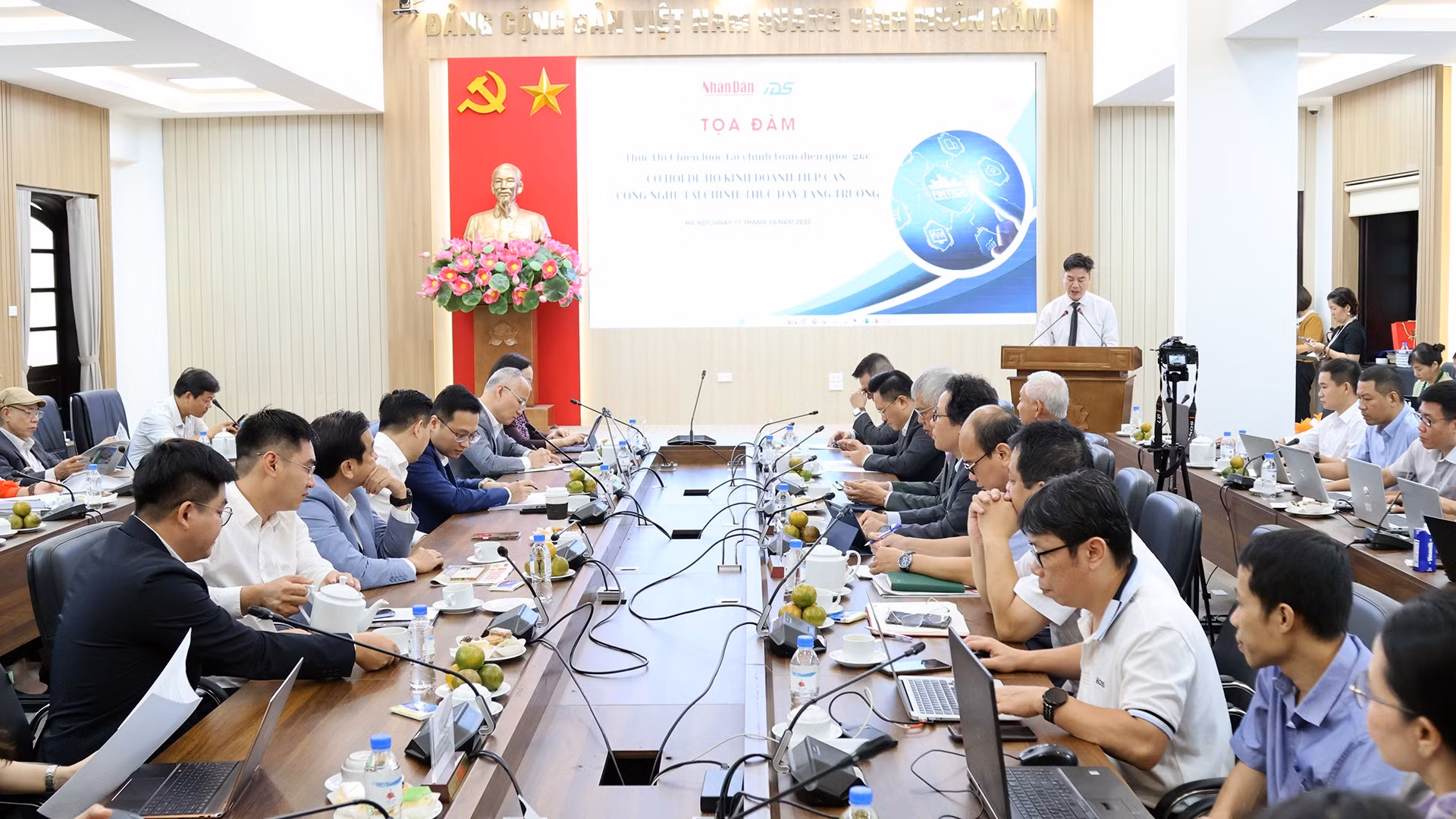 Tọa đàm “Thực thi Chiến lược tài chính toàn diện quốc gia: Cơ hội để hộ kinh doanh tiếp cận công nghệ tài chính, thúc đẩy tăng trưởng”