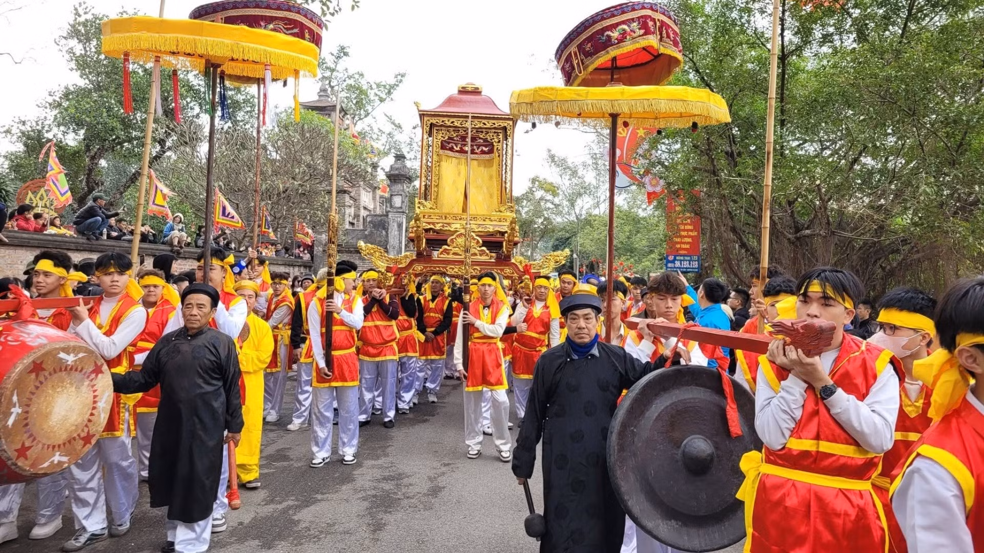 Lễ hội Cổ Loa là một trong những lễ hội lớn nhất của Hà Nội và được công nhận là Di sản Văn hóa phi vật thể quốc gia.