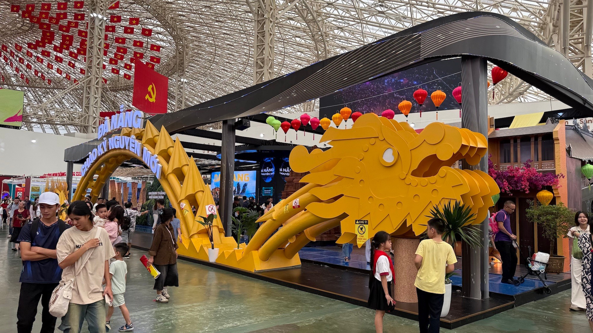 Đà Nẵng đưa cầu Rồng ra Thủ đô. da-nang6.jpg