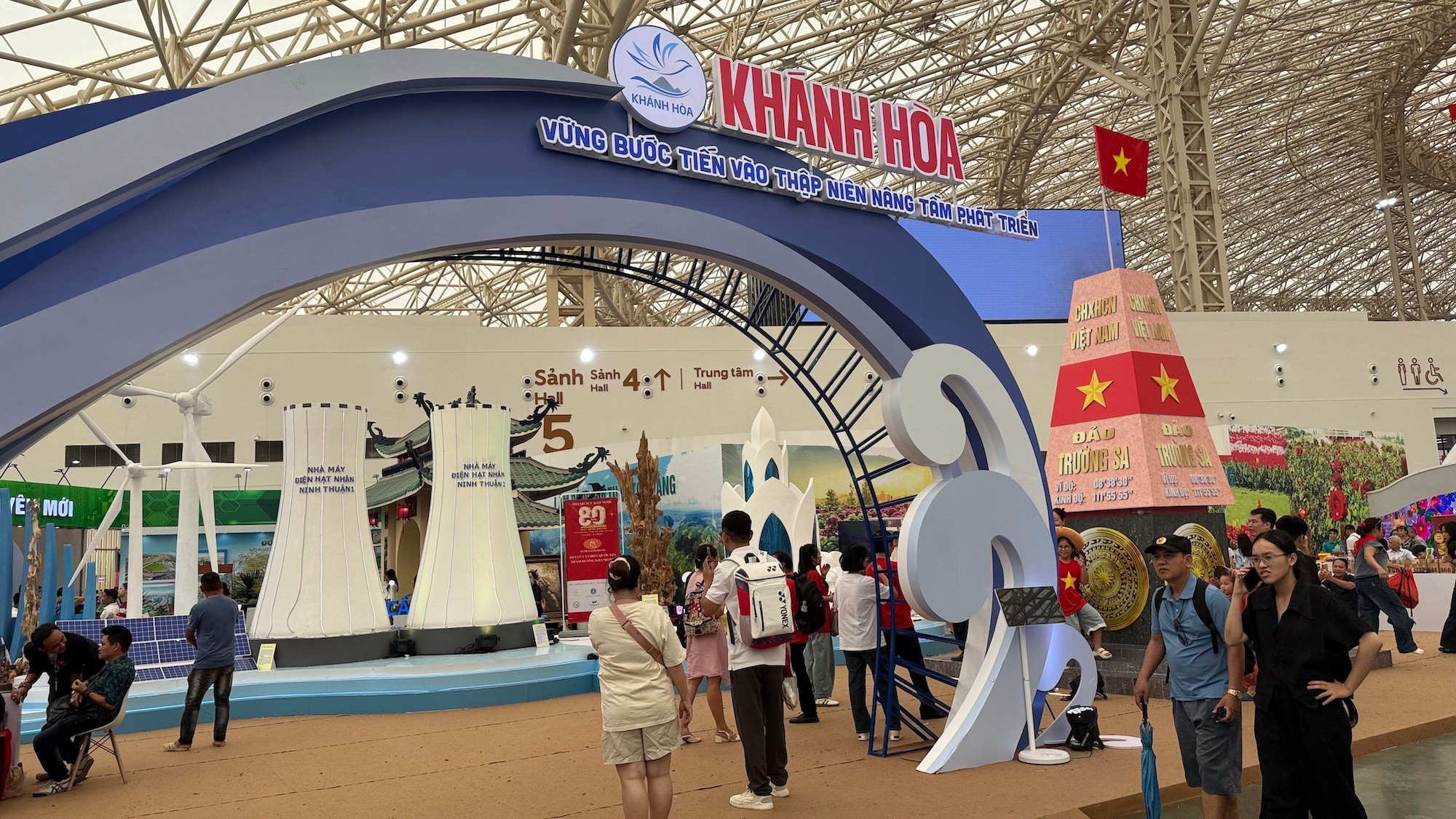 Gian trưng bày của tỉnh Khánh Hòa. khanh-hoa.jpg