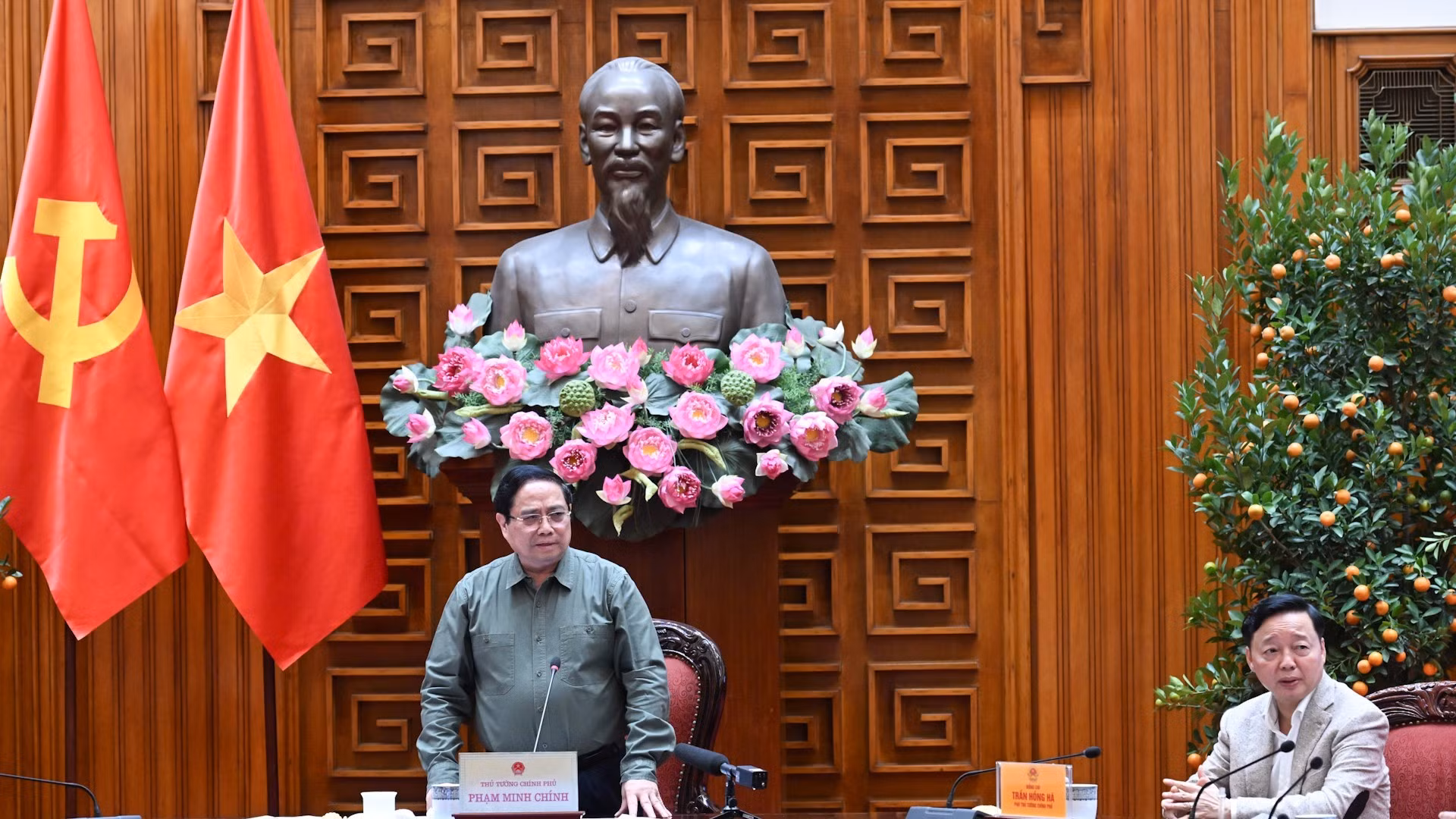 Thủ tướng Phạm Minh Chính chủ trì cuộc họp với các bộ, ngành bàn giải pháp khắc phục sự cố cầu sông Lô ở xã Đoan Hùng, tỉnh Phú Thọ.