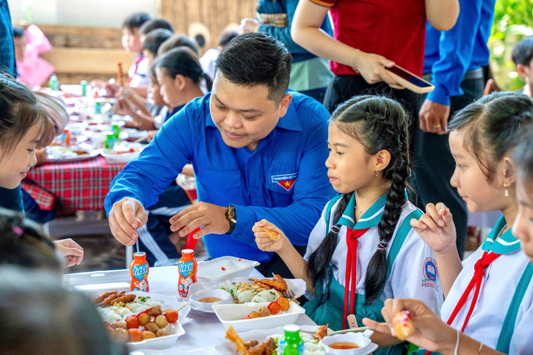 Chương trình “Nấu ăn cho em” xã Phú Hưng, huyện Cái Nước, tỉnh Cà Mau. nau-an-cho-em-2.jpg
