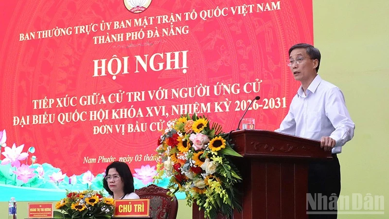 Ông Nguyễn Khánh Ngọc, Chủ tịch Trung ương Hội Luật gia Việt Nam trình bày chương trình hành động tại hội nghị.