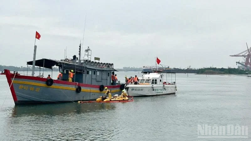 Địa điểm diễn tập sự cố tràn dầu tại khu vực vùng nước trước bến của Hải đội Biên phòng 1 ở xã Núi Thành, thành phố Đà Nẵng.