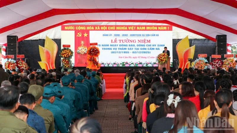 Quang cảnh Lễ tưởng niệm 70 năm ngày đồng bào, đồng chí hy sinh trong các vụ thảm sát tại Sơn Cẩm Hà.