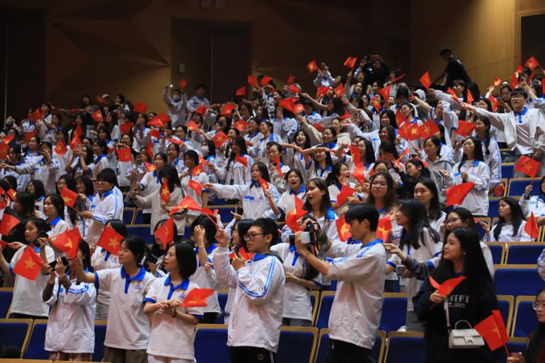 Hội trường 886-Học viện Chính sách và Phát triển.