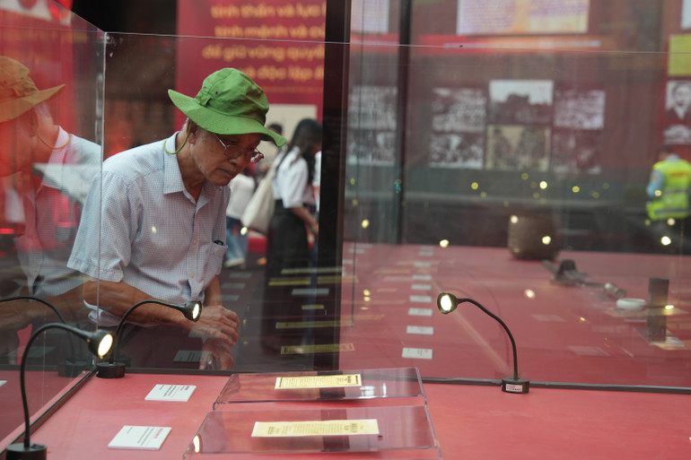 Những hiện vật lịch sử được trưng bày tại Media Tour. 11.jpg