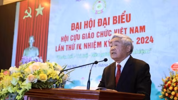 Giáo sư, Tiến sĩ khoa học, Viện sĩ, Nhà giáo Nhân dân Phạm Minh Hạc. (Ảnh: THANH TÙNG/TTXVN)
