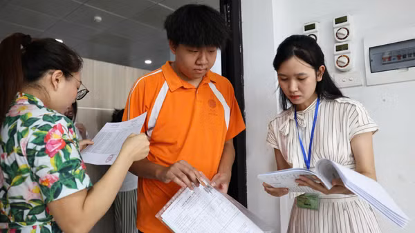 Thí sinh dự thi tốt nghiệp THPT năm 2025 (Ảnh minh họa: ĐẠI THẮNG)