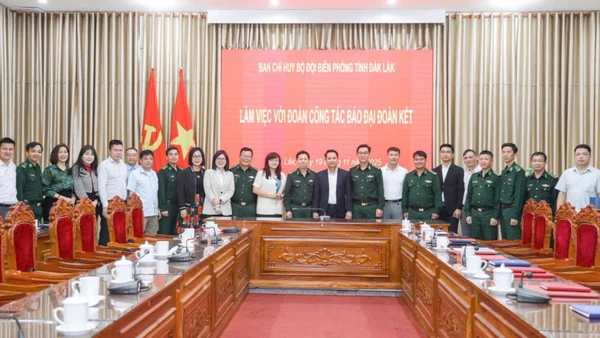 Quang cảnh buổi làm việc. (Ảnh: Quang Vinh)