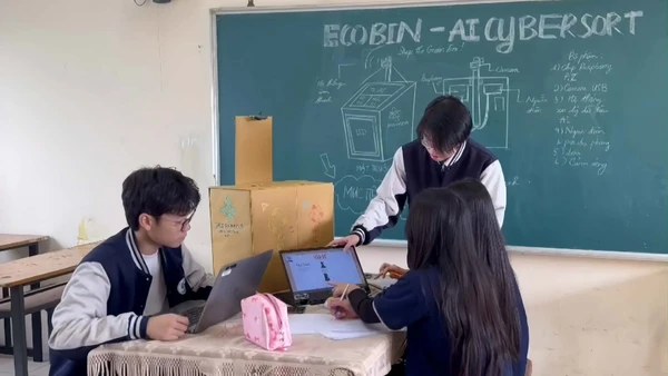 Nhóm GreenMind, tác giả thùng rác EcoBin