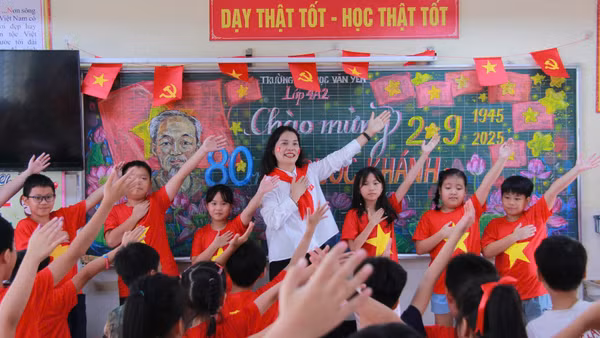 Tại một lớp học Trường tiểu học Văn Yên, phường Hà Đông, Hà Nội trong ngày đầu năm học mới (Ảnh minh họa)