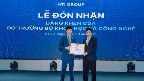 HTI Group đón nhận Bằng khen của Bộ trưởng Khoa học và Công nghệ nhân dịp kỷ niệm 10 năm thành lập