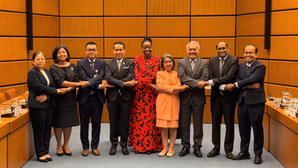 Ủy ban ASEAN tại Vienna (ACV) gồm Đại sứ, Đại biện 8 nước thành viên Việt Nam, Philippines, Malaysia, Myanmar, Indonesia, Thái Lan, Lào và Singapore có cuộc làm việc với bà Monica Juma, Giám đốc Điều hành Văn phòng Liên hợp quốc về ma túy và tội phạm (UNODC).