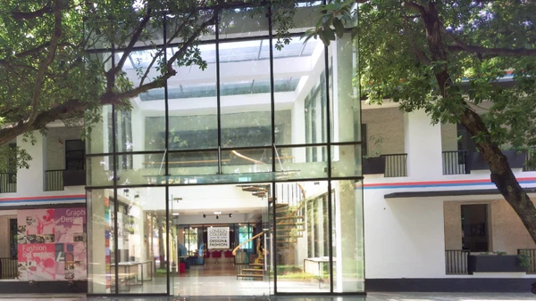 Trường cao đẳng nghề Thiết kế và Thời trang London.