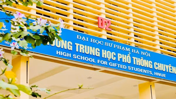 Trường trung học phổ thông chuyên Đại học Sư phạm, thuộc Trường đại học Sư phạm Hà Nội.