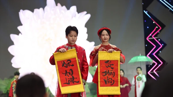 [Ảnh] Học sinh vui lễ hội xuân, tìm hiểu nét đẹp truyền thống