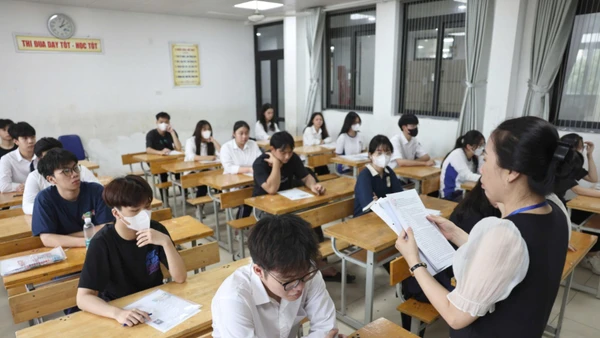 Thí sinh trong buổi làm thủ tục dự thi Kỳ thi tốt nghiệp THPT năm 2025. (Ảnh minh họa: ĐẠI THẮNG)