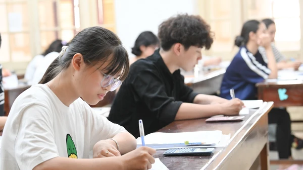 Thí sinh tham dự Kỳ thi tốt nghiệp THPT năm 2025 (Ảnh: THẾ ĐẠI)