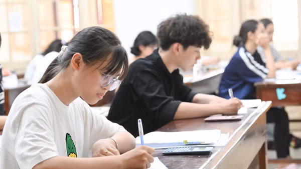 Thí sinh tham dự Kỳ thi tốt nghiệp THPT năm 2025 (Ảnh: THẾ ĐẠI)