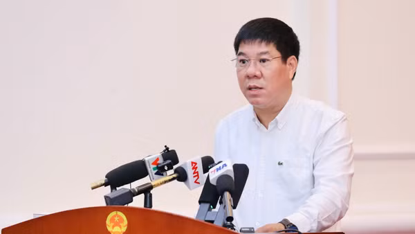 Cục trưởng Cục Quản lý giáo dục, Bộ Giáo dục và Đào tạo Huỳnh Văn Chương tại Họp báo sáng 5/8 (Ảnh: NGUYỄN MẠNH)