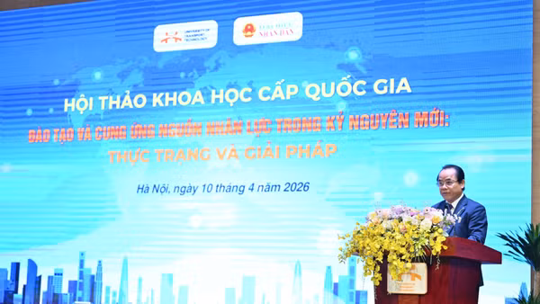 Phó Giáo sư, Tiến sĩ Vũ Ngọc Khiêm, Phó Hiệu trưởng Trường đại học Công nghệ Giao thông vận tải phát biểu tại khai mạc hội thảo