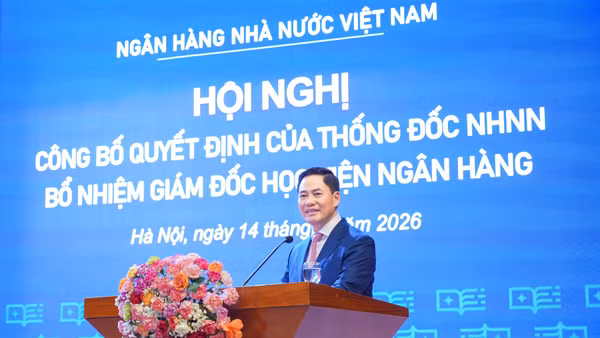 Phó Giáo sư, Tiến sĩ Bùi Hữu Toàn, Giám đốc Học viện Ngân hàng.