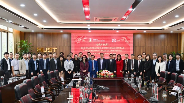 Gặp mặt các nhà khoa học, doanh nhân kiều bào ở nước ngoài tại Đại học Bách khoa Hà Nội. (Ảnh: DUY THÀNH)