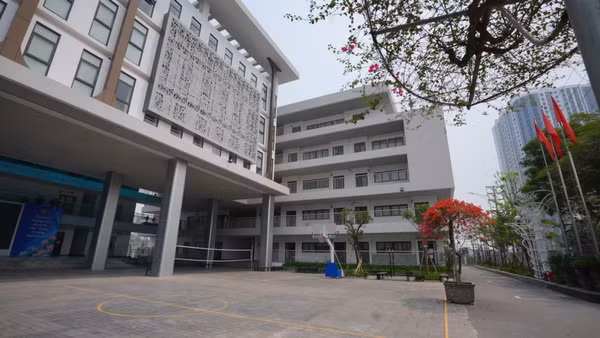 Năm học 2026-2027 Hà Nội có thêm nhiều trường học khang trang, hiện đại, đáp ứng nhu cầu học tập của người dân. Trong ảnh: Trường THPT Đỗ Mười tuyển sinh chính thức từ năm học 2026-2027. (Ảnh: LÊ CHÍ)
