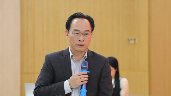 Phó Giáo sư, Tiến sĩ Hoàng Minh Sơn, Ủy viên Trung ương Đảng, làm quyền Bộ trưởng Giáo dục và Đào tạo từ ngày 27/2/2026.