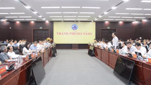 Bộ trưởng Giáo dục và Đào tạo Hoàng Minh Sơn cùng Đoàn công tác làm việc với Ủy ban nhân dân Thành phố Đà Nẵng về một số nội dung trong công tác giáo dục và đào tạo. 