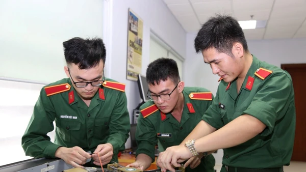 Học viên học tập, nghiên cứu tại Học viện Kỹ thuật quân sự (Ảnh: MTA)