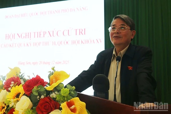 Phó Chủ tịch Quốc hội Nguyễn Đức Hải phát biểu tại buổi tiếp xúc cử tri.