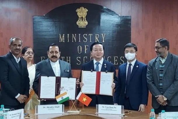 Lễ ký kết Bản ghi nhớ hợp tác trong lĩnh vực khoa học biển và sinh thái biển giữa Việt Nam và Ấn Độ. (Ảnh: VOV)