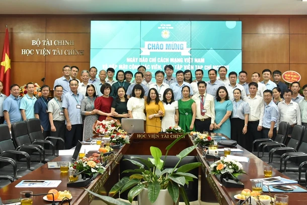 Các đại biểu tại Lễ kỷ niệm 97 năm Ngày Báo chí cách mạng Việt Nam.