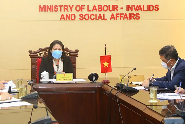 Thứ trưởng Lao động-Thương binh và Xã hội Nguyễn Thị Hà dự Đối thoại (Ảnh: Molisa). 