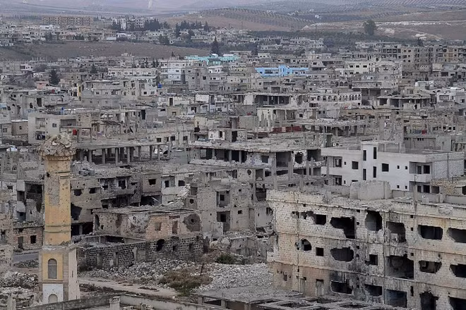 Những tòa nhà bị hư hại nặng nề do chiến sự tại Daraa, Syria. (Ảnh: THX/TTXVN)