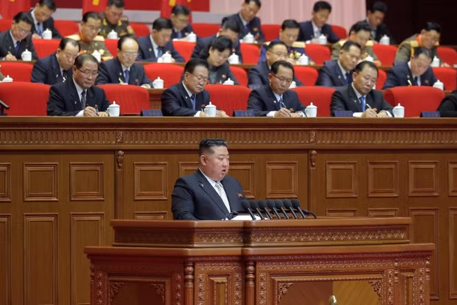 Nhà lãnh đạo Kim Jong Un phát biểu tại ngày làm việc thứ hai của Đại hội lần thứ IX Đảng Lao động Triều Tiên, ở Bình Nhưỡng, ngày 20/2/2026. (Ảnh: KCNA/TTXVN)