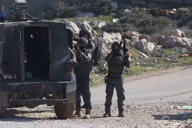 Các lực lượng Israel được triển khai tại thành phố Nablus, Bờ Tây, ngày 8/1/2026. (Ảnh: THX/TTXVN)