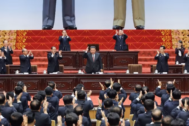 Nhà lãnh đạo Triều Tiên Kim Jong Un (thứ 4, trái) tại kỳ họp thứ nhất của Quốc hội tại Bình Nhưỡng, ngày 22/3/2026. (Ảnh: Yonhap/TTXVN)