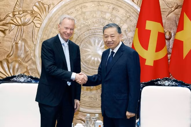 Tổng Bí thư, Chủ tịch nước Tô Lâm tiếp ông Eric Schmidt, nguyên Chủ tịch Tập đoàn Google, dẫn đầu Đoàn chuyên gia trí tuệ nhân tạo thăm và làm việc tại Việt Nam. (Ảnh: TTXVN)