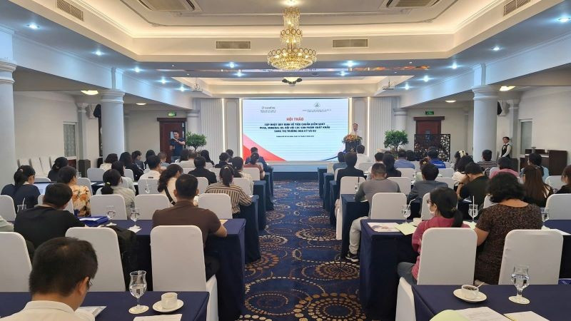 Quang cảnh hội thảo “Cập nhật quy định về tiêu chuẩn kiểm soát PFAS, Mineral Oil đối với các sản phẩm xuất khẩu sang thị trường Hoa Kỳ và EU”.