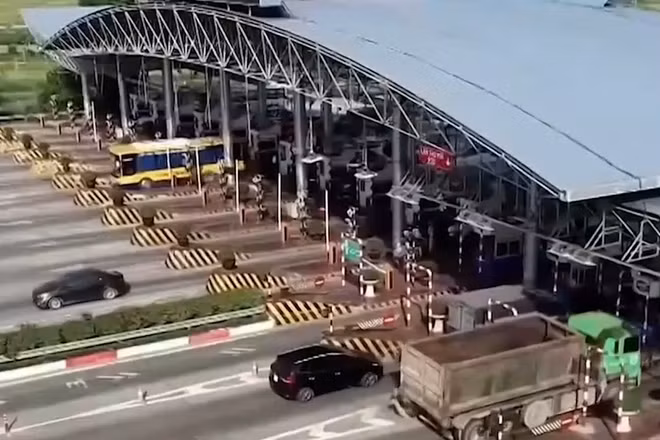 [Video] Thu phí một số đoạn cao tốc Bắc - Nam; áp dụng quy chuẩn khí thải ô tô mới từ 1/3