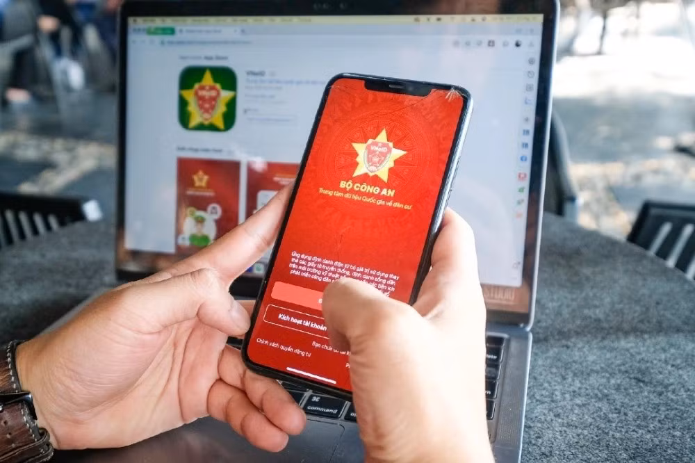 Triển khai tích hợp công nghệ sinh trắc học trên hệ thống định danh và xác thực điện tử VNeID vào các hệ thống nghiệp vụ liên quan đến giao thông trước ngày 15/9/2025. (Ảnh: Báo Điện tử Chính phủ).